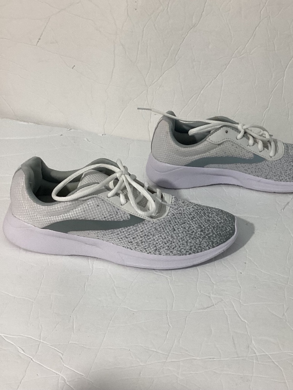 ATHLETIC WORKS WOMAN MEMORY FOAM GRAY SNEAKERS WALK SHOES SIZE 9